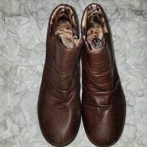 Skechers Brown Vamp Soft Leather Zip Booties.